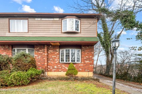 Photo of 29 Rubenstein Street, Staten Island, NY 10305 (MLS # 1159602)