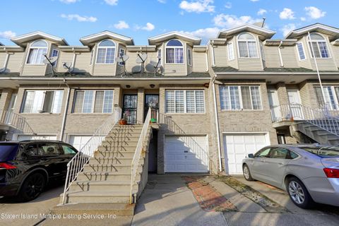 Photo of 258 Edgewater Street, Staten Island, NY 10305 (MLS # 2401311)