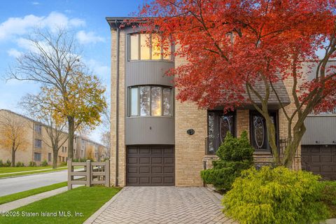 Photo of 79 Claradon Lane, Staten Island, NY 10305 (MLS # 2506936)