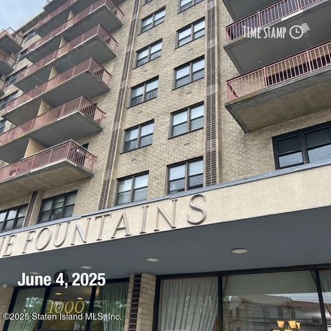 Photo of 1000 Clove Road Rd #2d, Staten Island, NY 10301 (MLS # 2503403)