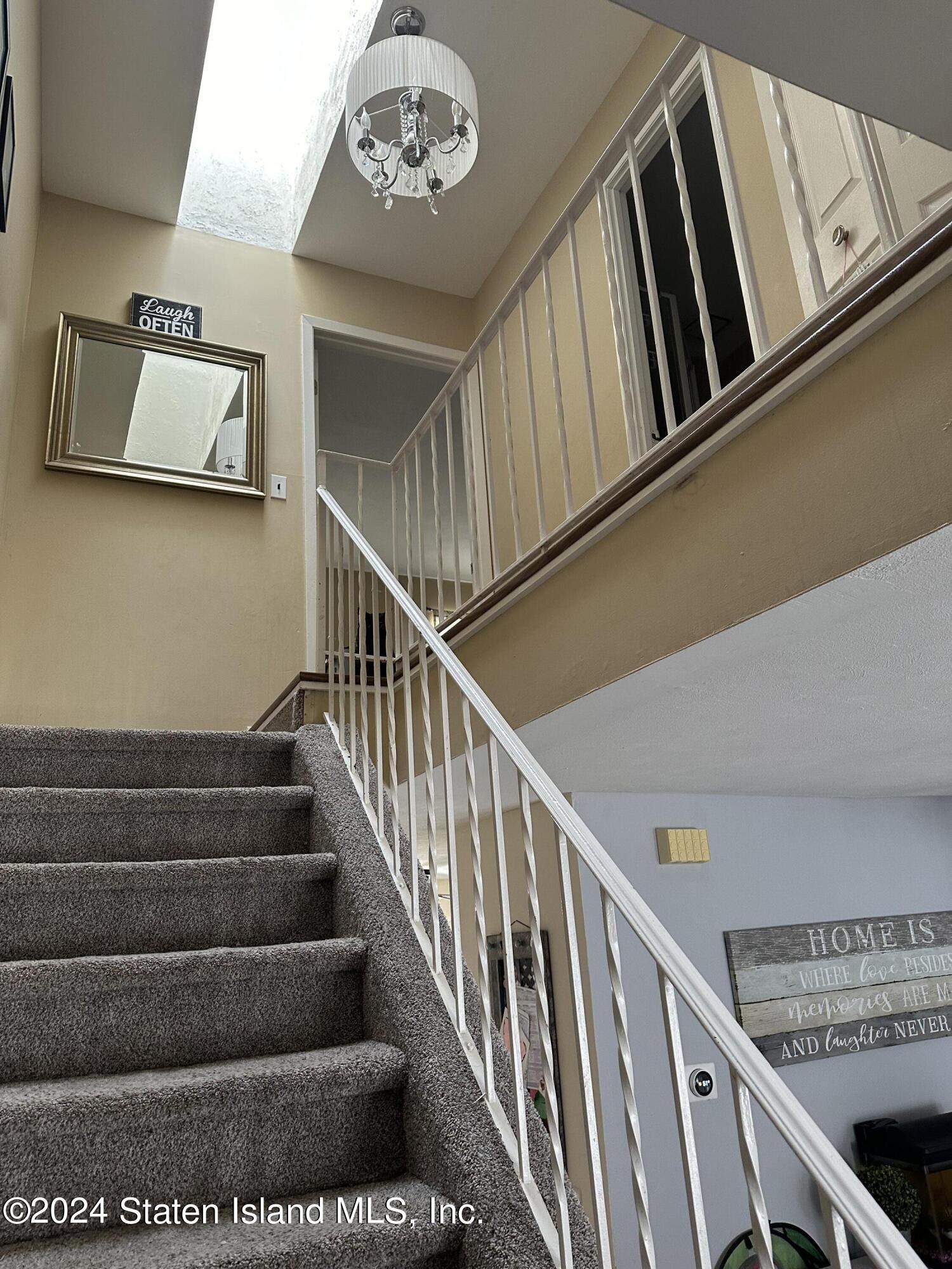 101 Redwood Loop, Staten Island, New York image 9