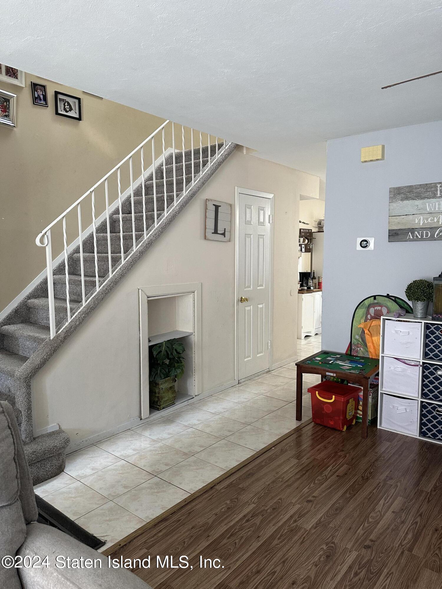 101 Redwood Loop, Staten Island, New York image 4
