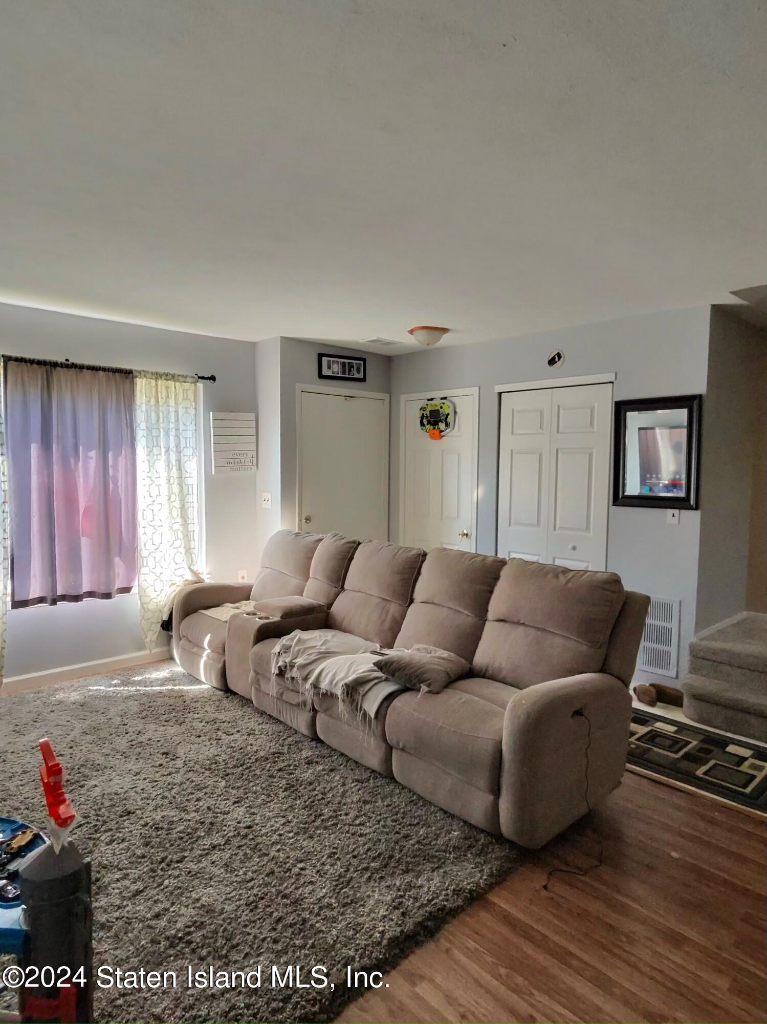 101 Redwood Loop, Staten Island, New York image 2