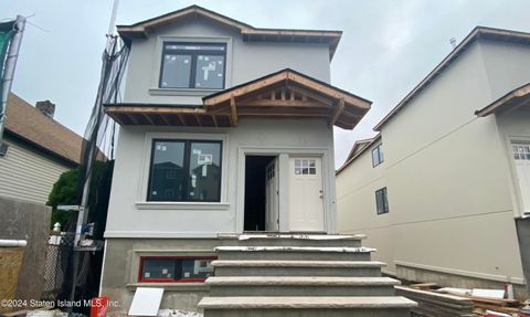 Photo of 18 Brown Place, Staten Island, NY 10305 (MLS # 2404135)