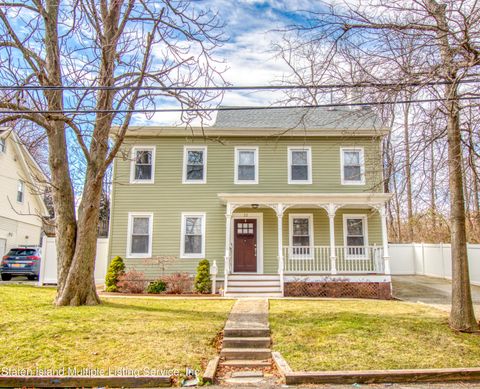 Photo of 32 Maguire Avenue, Staten Island, NY 10309 (MLS # 1160515)