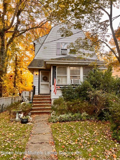 Photo of 446 Vernon Avenue, Staten Island, NY 10309 (MLS # 1165111)