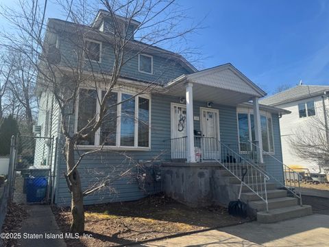 Photo of 180 Bayview Avenue, Staten Island, NY 10309 (MLS # 2501366)