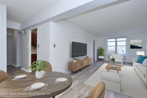 Photo of 55 Austin Pl Pl #6z, Staten Island, NY 10304 (MLS # 1165968)