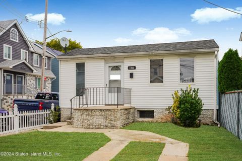 Photo of 169 Taylor Street, Staten Island, NY 10310 (MLS # 2405473)