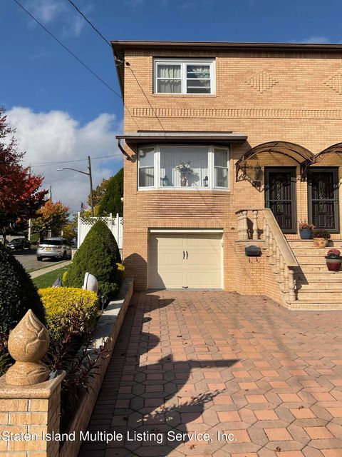 Photo of 19 Queen Street, Staten Island, NY 10314 (MLS # 1158400)