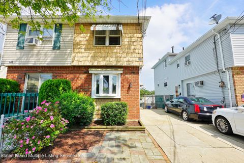 Photo of 101 Lynhurst Avenue, Staten Island, NY 10305 (MLS # 1163218)
