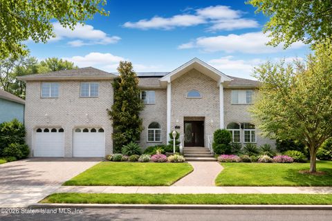 Photo of 120 Nancy Lane, Staten Island, NY 10307 (MLS # 2601832)