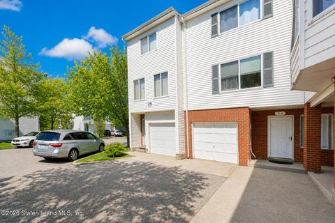 Photo of 24 Bianca Court, Staten Island, NY 10312 (MLS # 2602468)