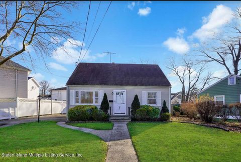 Photo of 318 Arthur Kill Road, Staten Island, NY 10308 (MLS # 1165929)