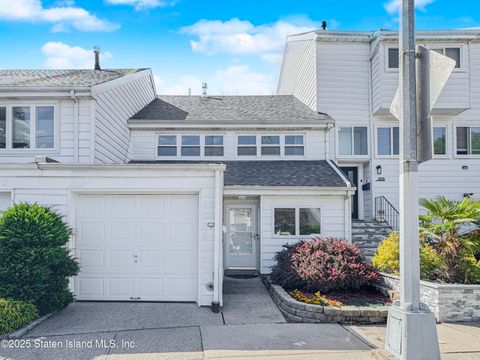 Photo of 203 Dover Green, Staten Island, NY 10312 (MLS # 2503027)