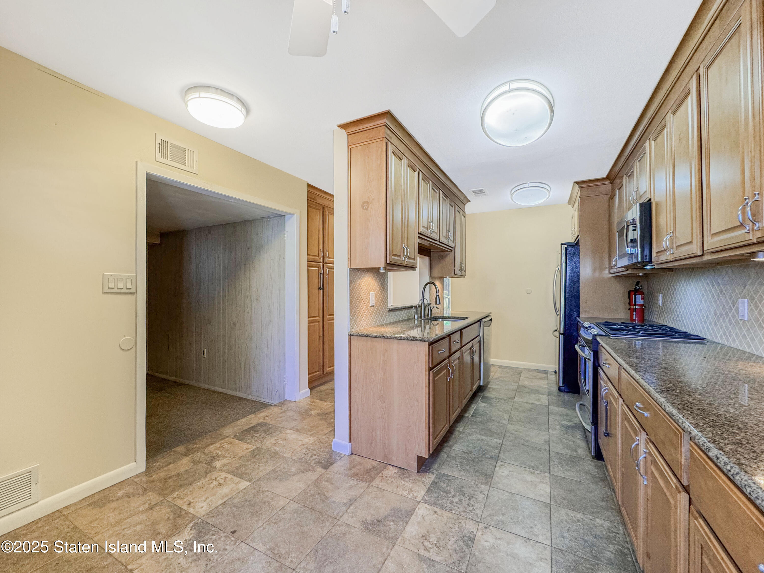 203 Dover Green, Staten Island, New York image 5