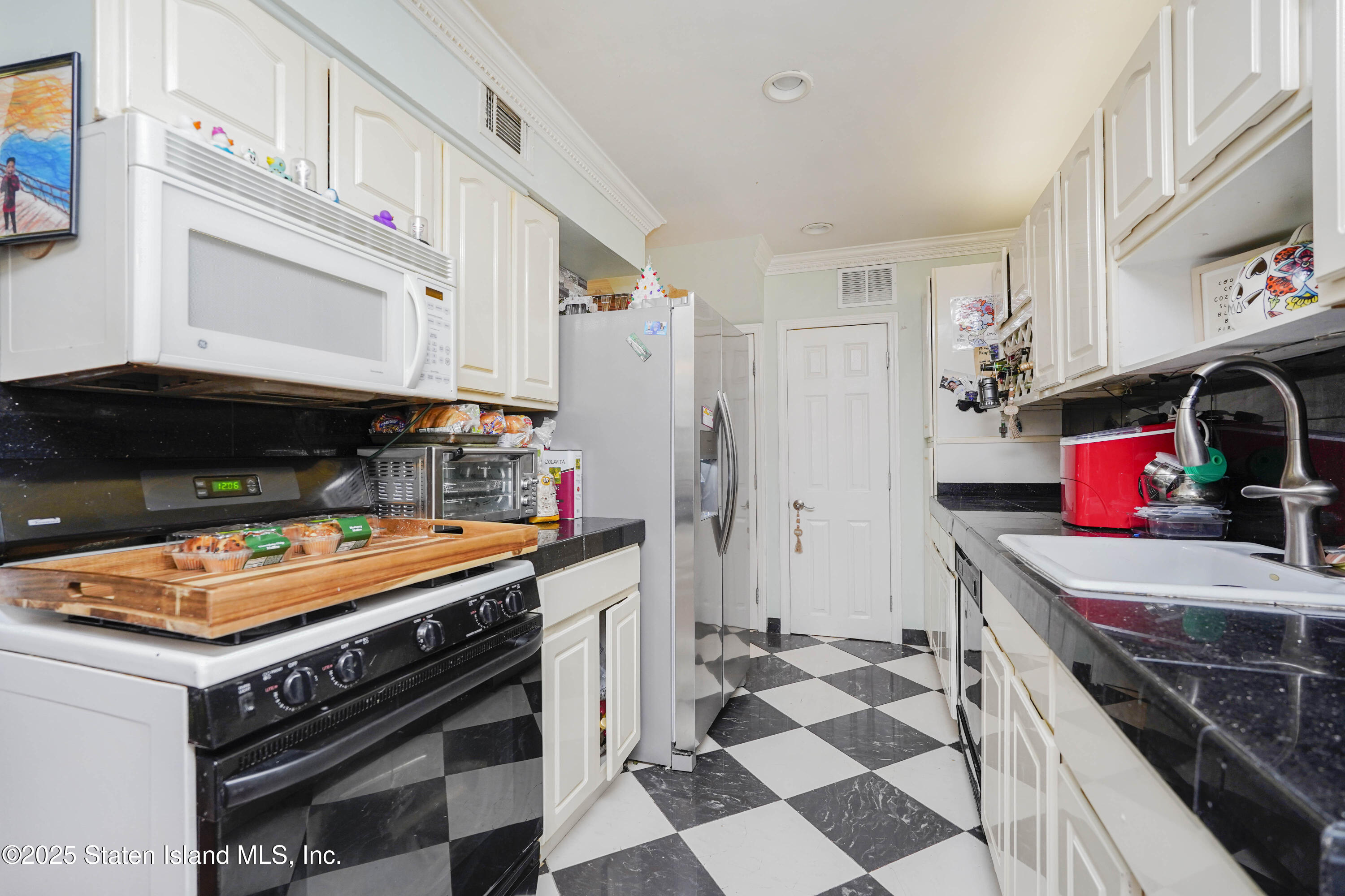 535-2 Willow Road, Staten Island, New York image 13