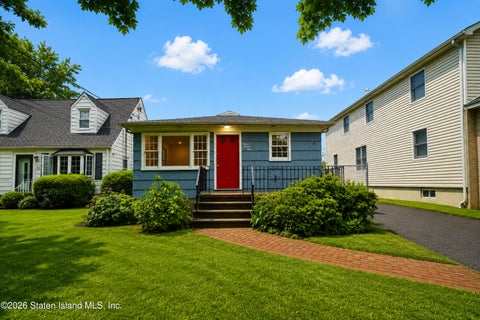 Photo of 381 Willowbrook Road, Staten Island, NY 10314 (MLS # 2603864)