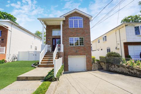 Photo of 473 Robinson Avenue, Staten Island, NY 10312 (MLS # 2404058)