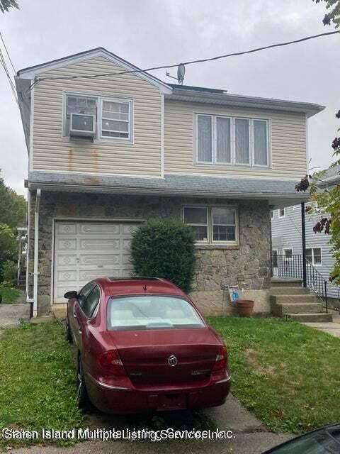 Photo of 206 Quinlan Avenue, Staten Island, NY 10314 (MLS # 1164903)