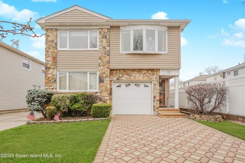 Photo of 11 Adlai Circle, Staten Island, NY 10312 (MLS # 2501444)