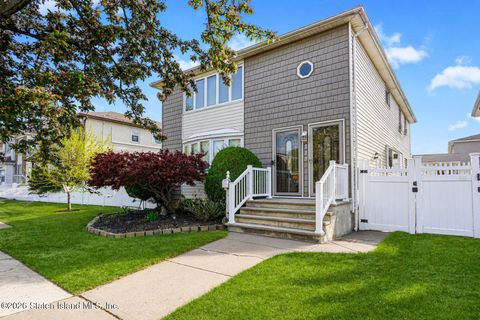 Photo of 390 Getz Avenue, Staten Island, NY 10312 (MLS # 2602232)