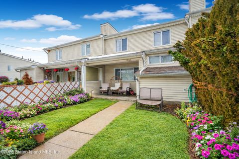 Photo of 1212 Richmond Avenue, Staten Island, NY 10314 (MLS # 2601017)
