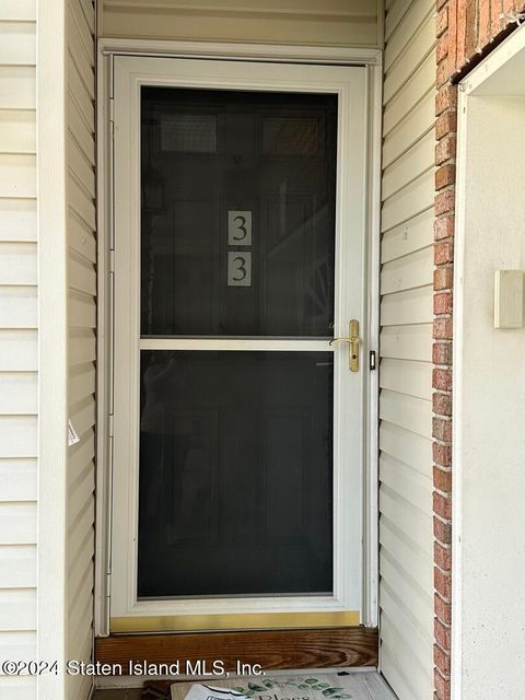 Photo of 33 Daniella Court, Staten Island, NY 10314 (MLS # 2405456)