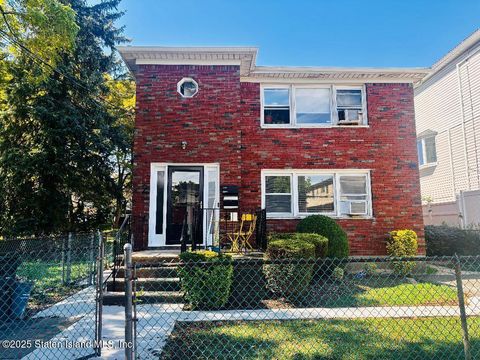 Photo of 22 Grasmere Avenue #1, Staten Island, NY 10304 (MLS # 2505274)