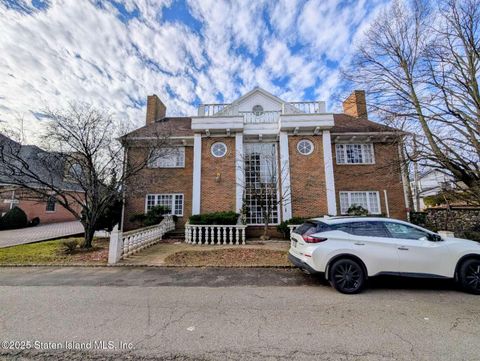 Photo of 100 Copperflagg Lane, Staten Island, NY 10304 (MLS # 2507218)