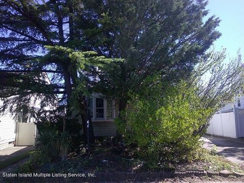 Photo of 55 Mc Arthur Avenue, Staten Island, NY 10312 (MLS # 1164481)