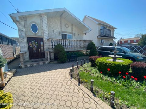 Photo of 226 Olympia Boulevard, Staten Island, NY 10305 (MLS # 1161534)