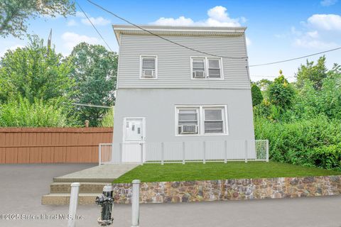 Photo of 59 Bell Street, Staten Island, NY 10305 (MLS # 2504303)