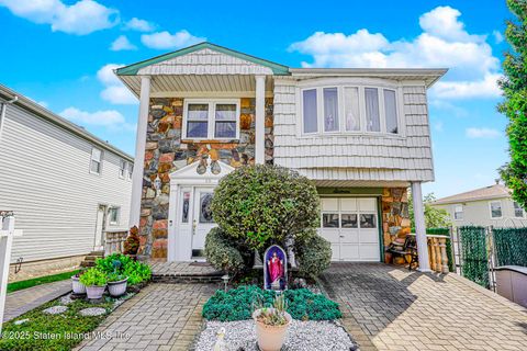 Photo of 16 Knapp Street, Staten Island, NY 10314 (MLS # 2504441)