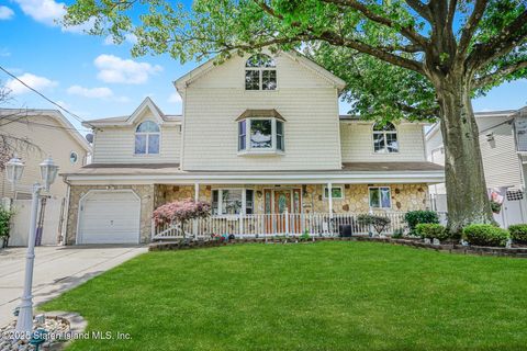 Photo of 324 Retford Avenue, Staten Island, NY 10312 (MLS # 2503169)