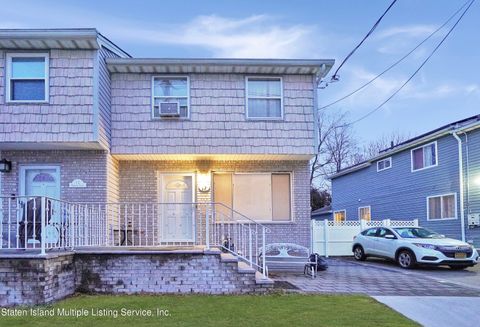 Photo of 17 Vanessa Lane, Staten Island, NY 10312 (MLS # 2400623)