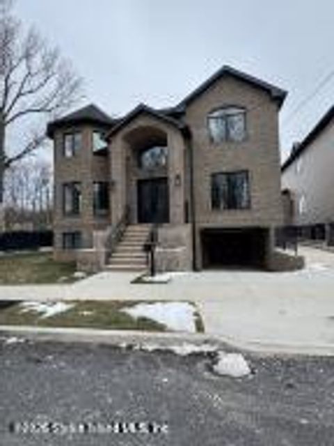 Photo of 383 Philip Avenue, Staten Island, NY 10312 (MLS # 2600824)