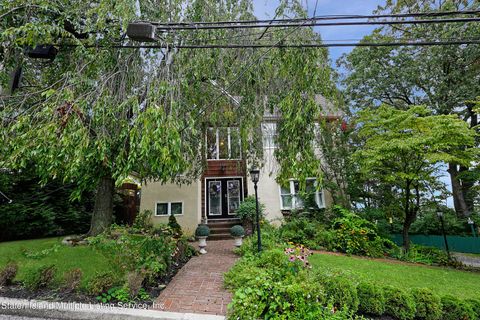 Photo of 47 Cedar Terrace, Staten Island, NY 10304 (MLS # 1163883)
