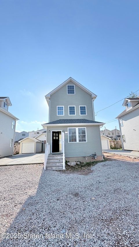 Photo of 150 Riche Avenue, Staten Island, NY 10314 (MLS # 2403316)