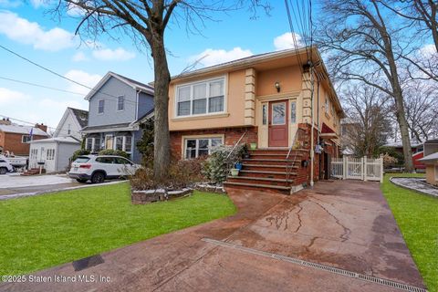Photo of 215 Sheldon Avenue, Staten Island, NY 10312 (MLS # 2500243)
