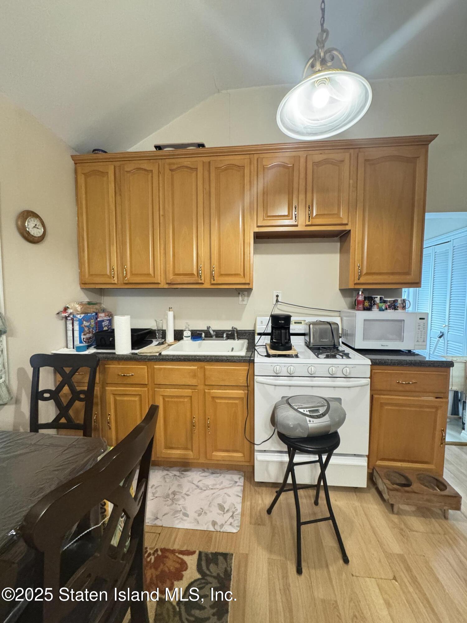 520 Clermont Avenue, Staten Island, New York image 2