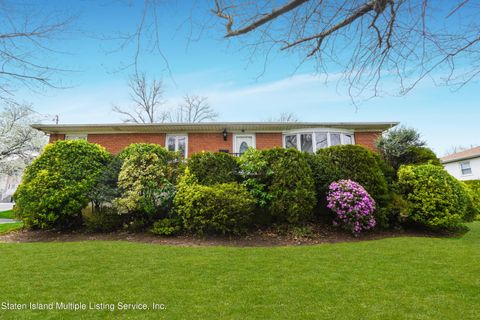 Photo of 60 Fieldway Avenue, Staten Island, NY 10308 (MLS # 2401959)