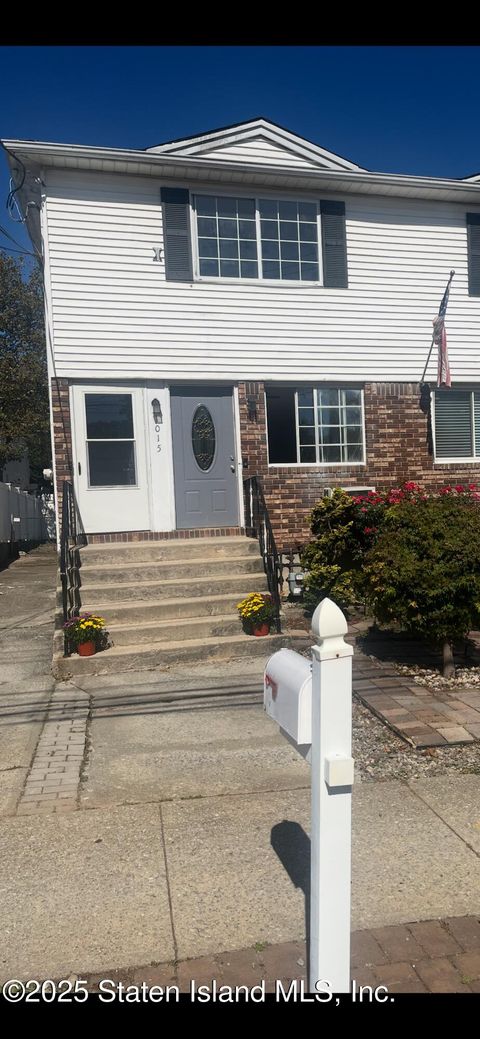 Photo of 1015 Rathbun Avenue, Staten Island, NY 10309 (MLS # 2505915)