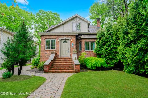 Photo of 264 Rathbun Avenue, Staten Island, NY 10312 (MLS # 2502516)