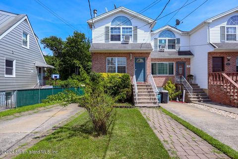 Photo of 31 Marie Street, Staten Island, NY 10305 (MLS # 2403881)