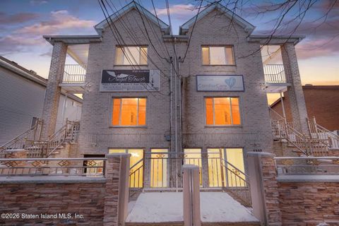 Photo of 1332 Rockland Avenue, Staten Island, NY 10314 (MLS # 2600295)