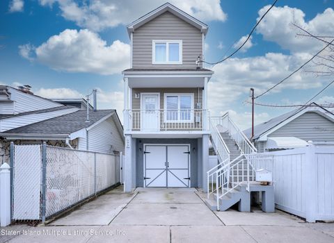 Photo of 1099 Olympia Boulevard, Staten Island, NY 10306 (MLS # 2400508)
