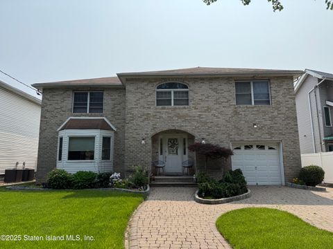 Photo of 79 Weiner Street, Staten Island, NY 10309 (MLS # 2503509)