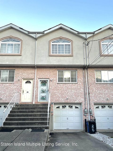 Photo of 26 Deirdre Court, Staten Island, NY 10304 (MLS # 1160929)