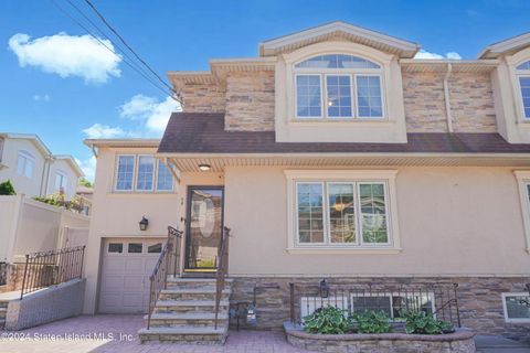 Photo of 58 Plumtree Lane, Staten Island, NY 10309 (MLS # 2405041)